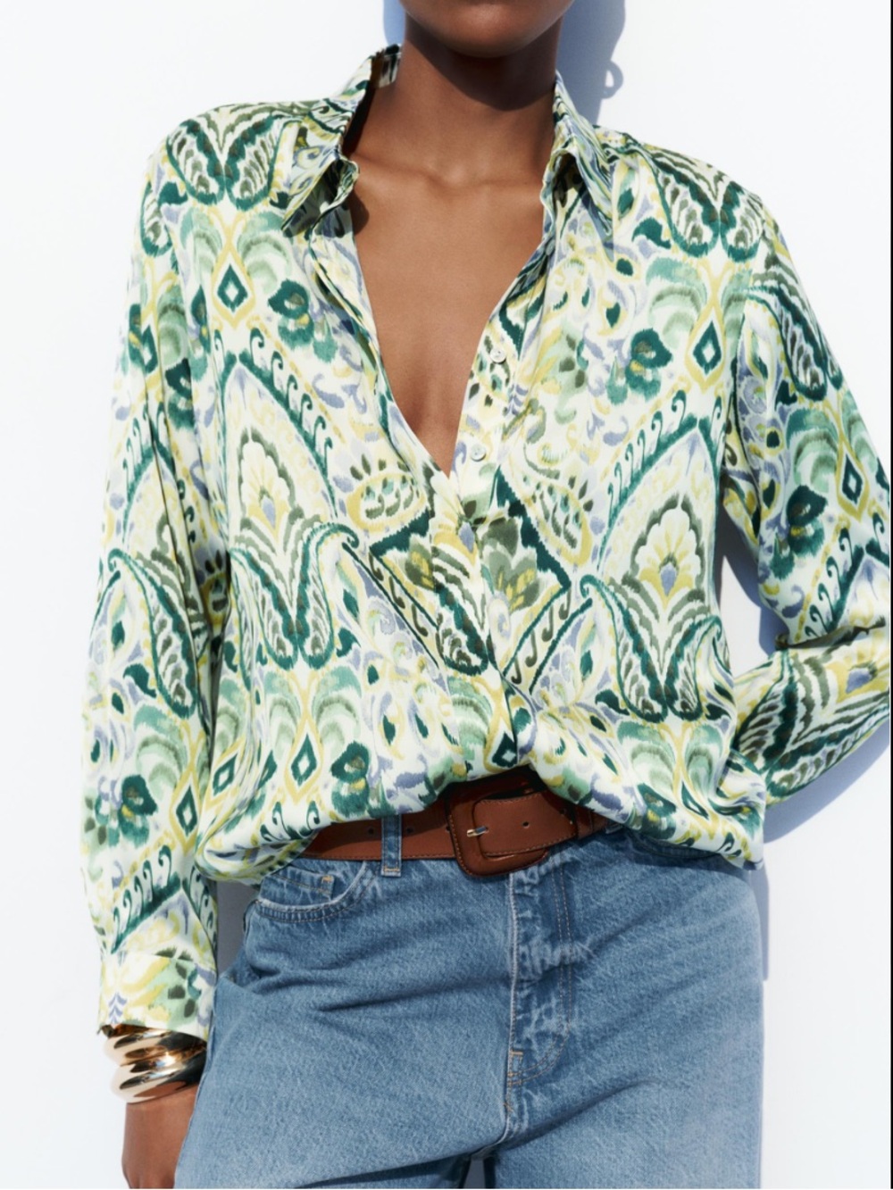 Zara Women's Green Patterned Button-Up Shirt